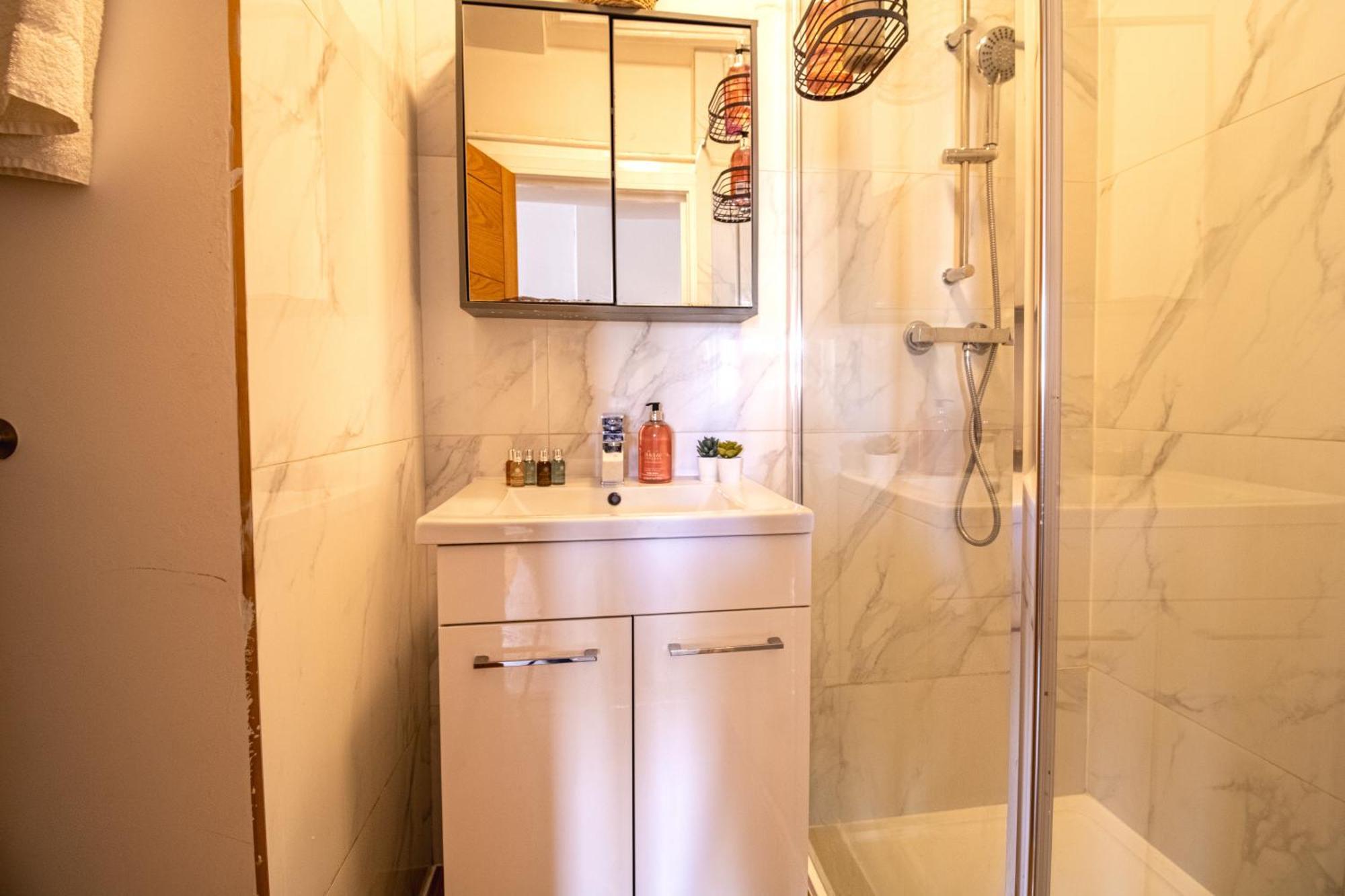 Spacious Studio Apartment On Oxford Street 9Gc London Kültér fotó
