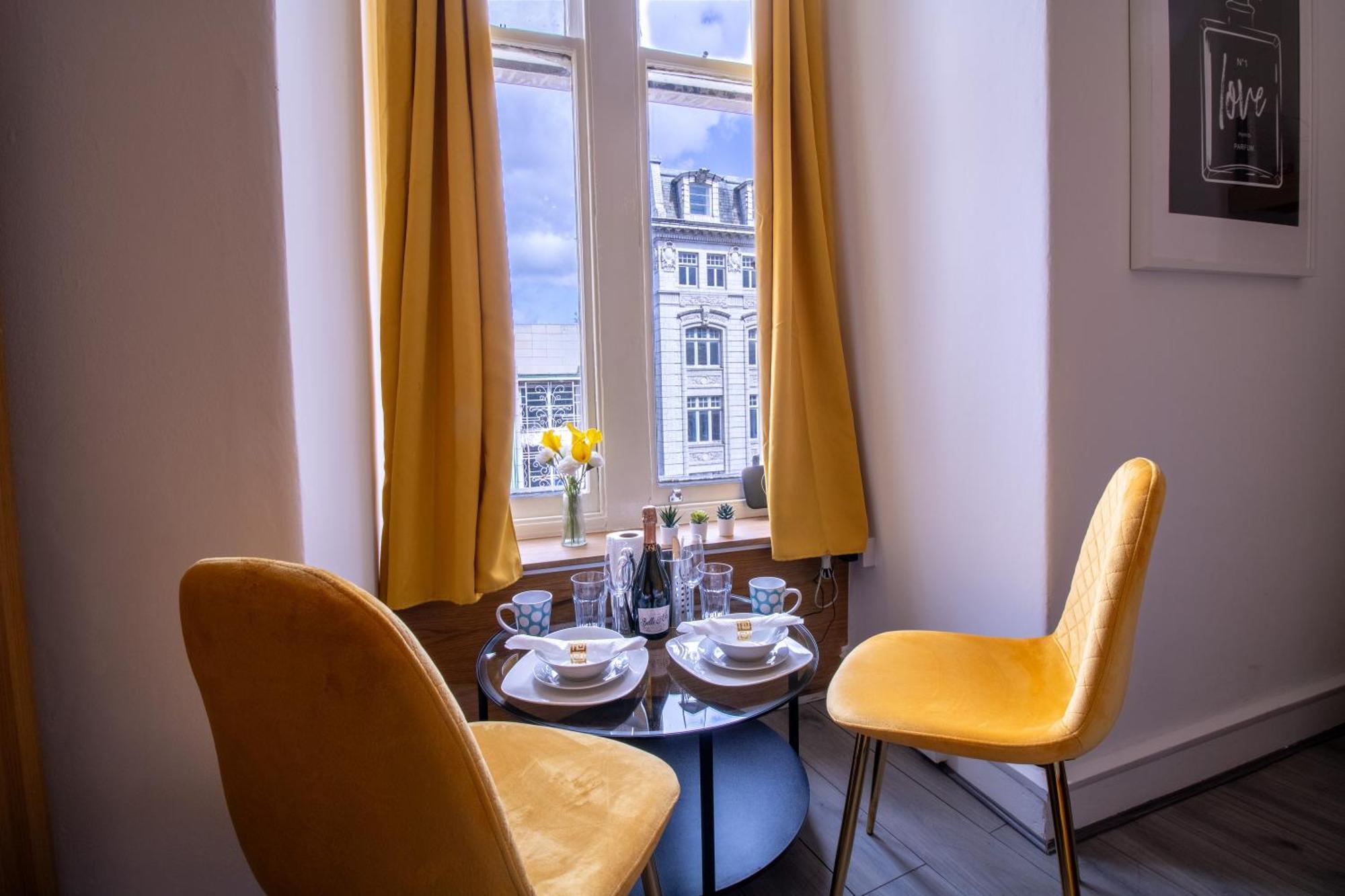Spacious Studio Apartment On Oxford Street 9Gc London Kültér fotó