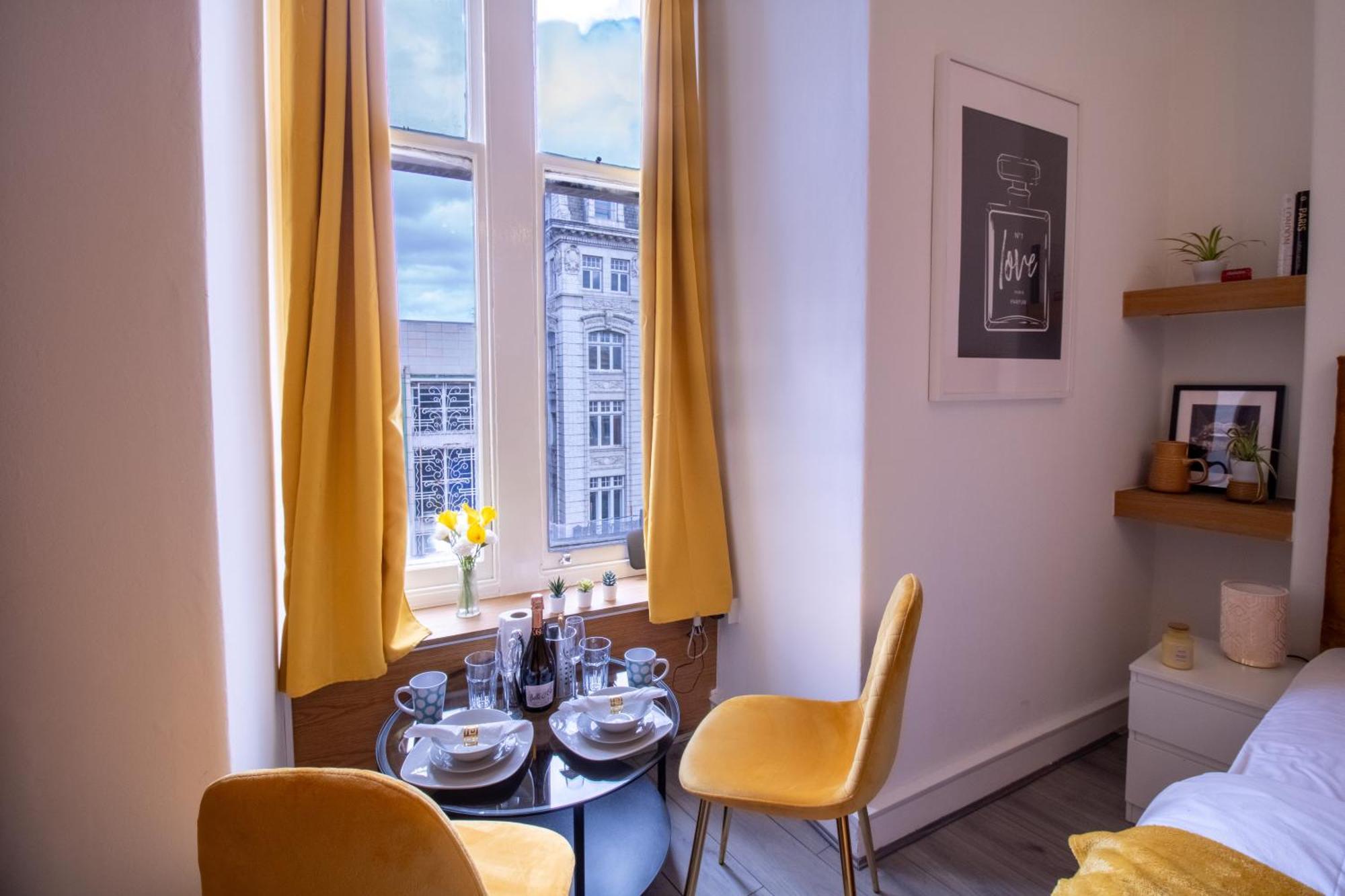 Spacious Studio Apartment On Oxford Street 9Gc London Kültér fotó